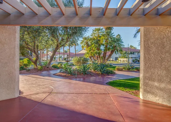 \\Golf And Couples Oasis// Midcentury W/6 Pools Hot Tub