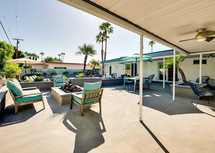 Palm Springs Home: Casita + Fire Pit!
