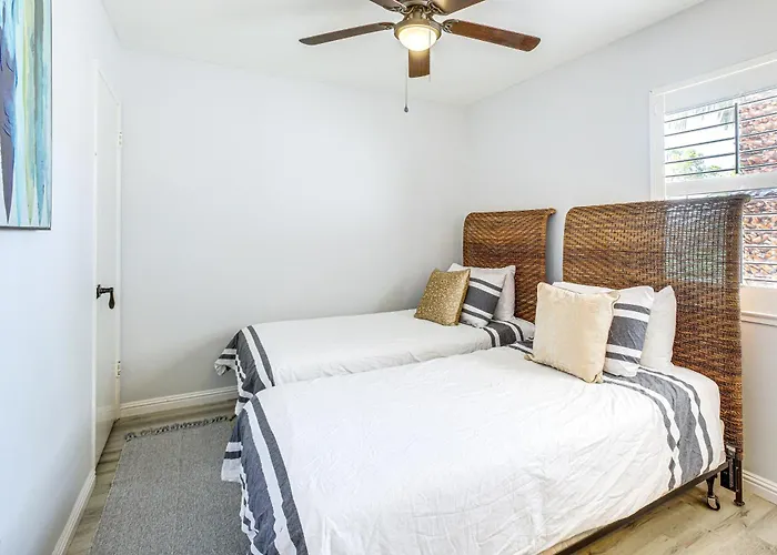 Pool Access & Mtn Views: Palm Springs Retreat!